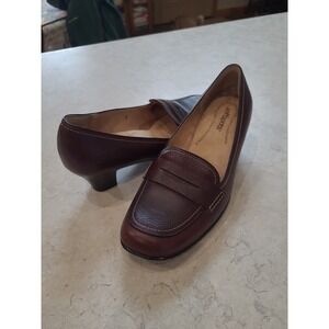 Softspots Women's SZ 9WW brown leather healed Loafers cushioned footbed comfort